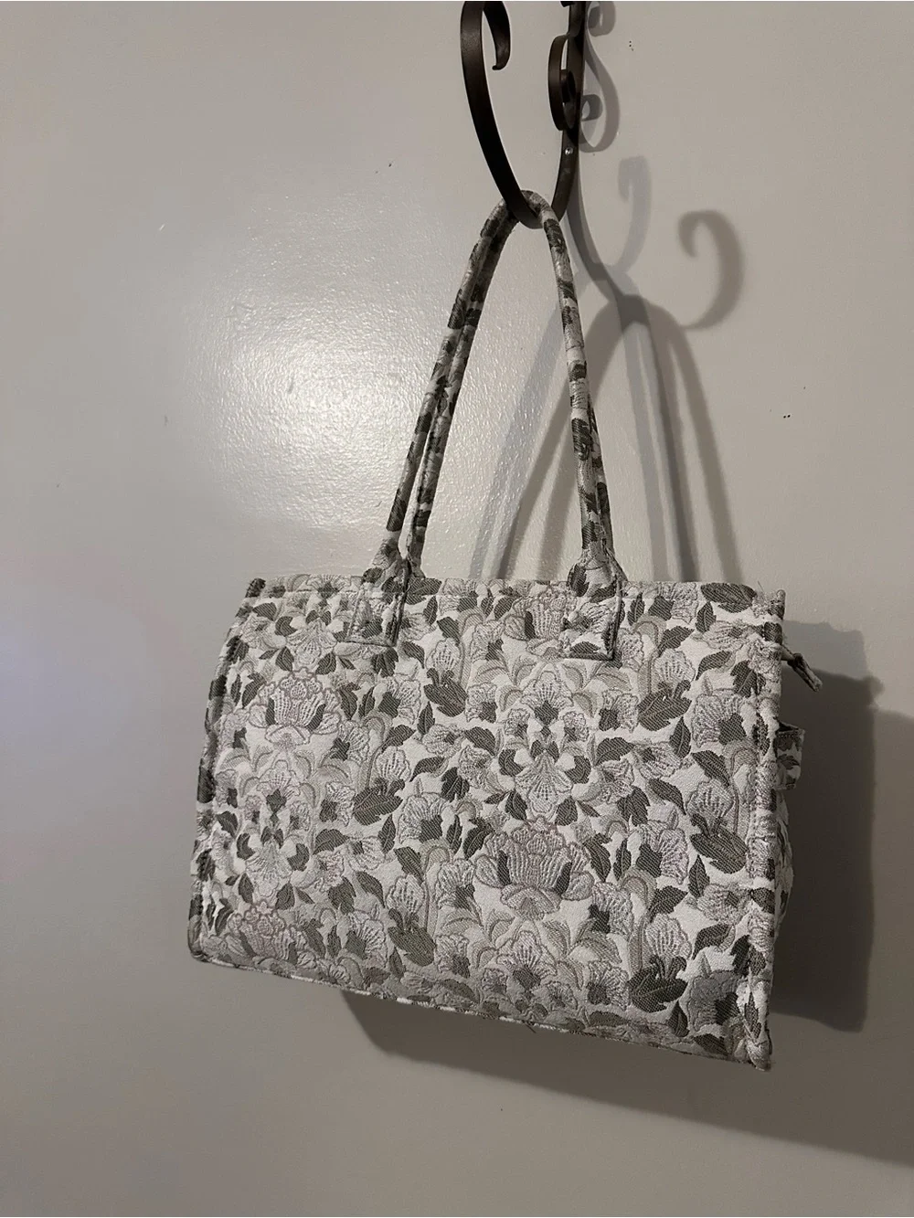 Cathrine malandrino floral quilted tote bag
